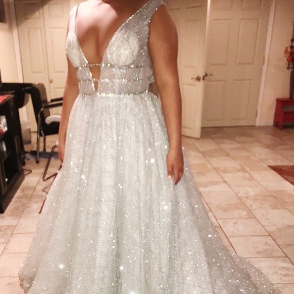 GORGEOUS SILVER SPARKLE PROM DRESS - Picture 2 of 6
